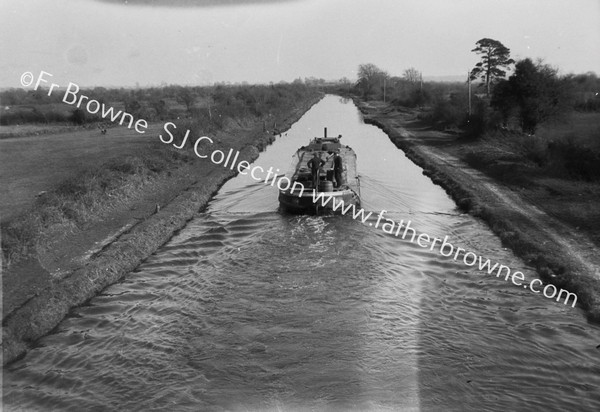 CANAL BOAT FOR SHIPPING LECTURE EFFECT OF SHAPE ON RESISTANCE OF WATER : GENERAL VIEW DEPARTING